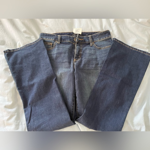 NWT: St. John’s Bay bootcut leg 12 petite jeans - Picture 11 of 12